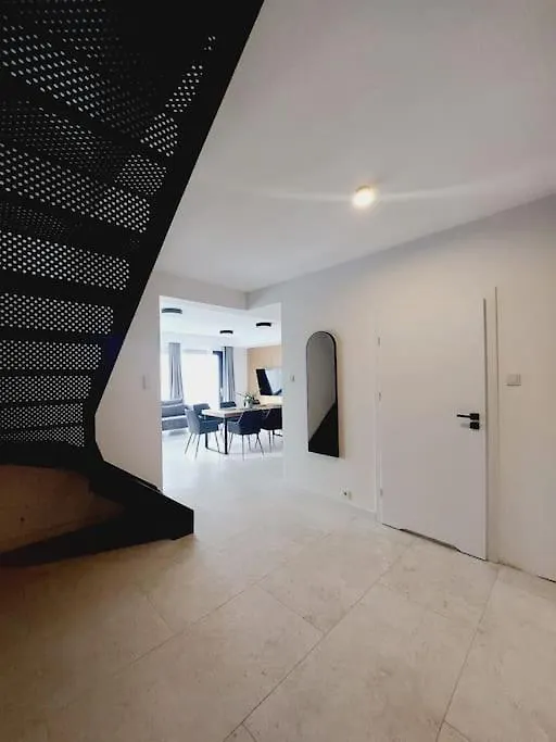 Przestronny Apartament, Ogrodek, Bezplatne Miejsca Postojowe W Garazu, Awg Apartments