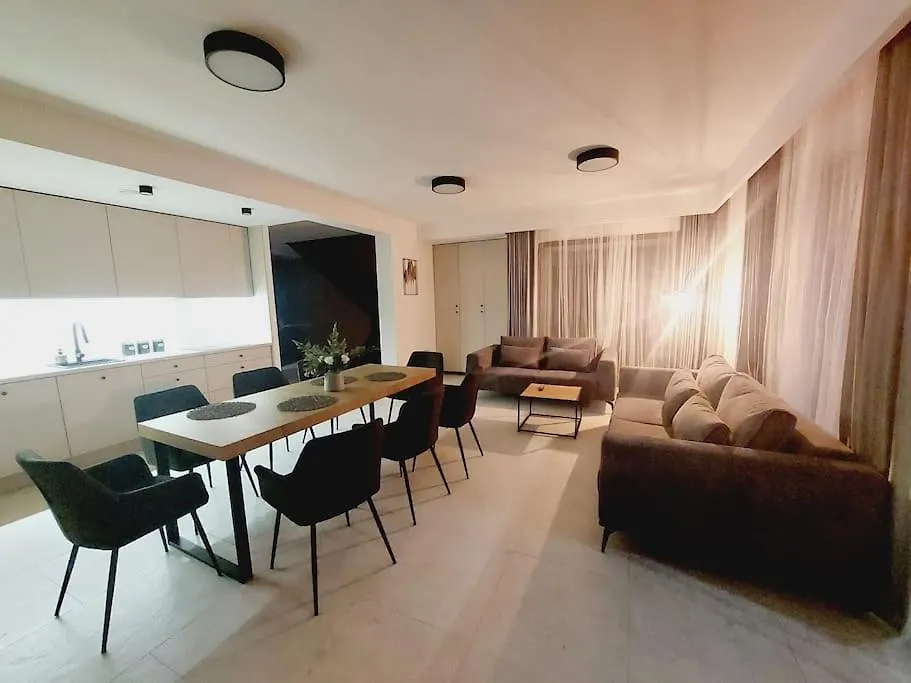 Przestronny Apartament, Ogrodek, Bezplatne Miejsca Postojowe W Garazu, Awg Apartments