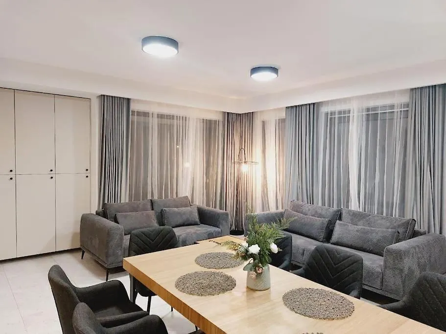 Przestronny Apartament, Ogrodek, Bezplatne Miejsca Postojowe W Garazu, Awg Apartments Kraków