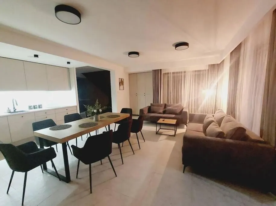 Przestronny Apartament, Ogrodek, Bezplatne Miejsca Postojowe W Garazu, Awg Apartments Polska