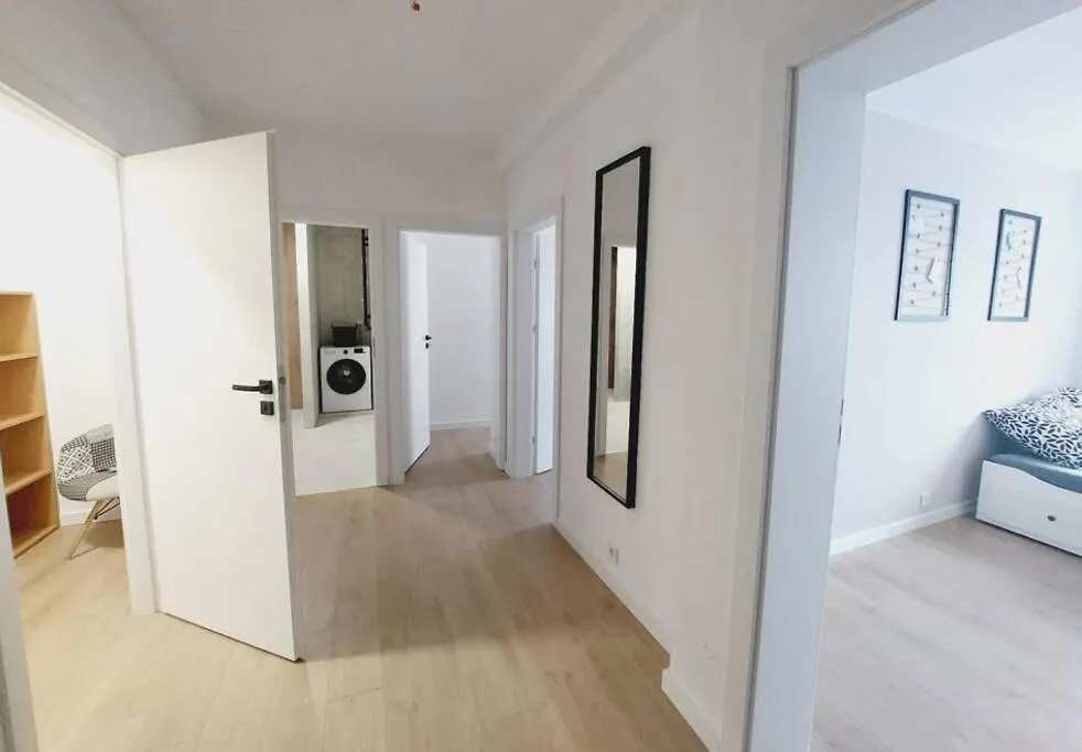 Przestronny Apartament, Ogrodek, Bezplatne Miejsca Postojowe W Garazu, Awg Apartments Polska