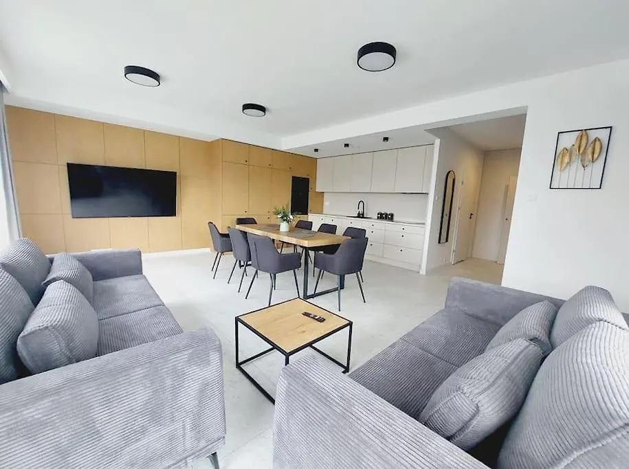 Przestronny Apartament, Ogrodek, Bezplatne Miejsca Postojowe W Garazu, Awg Apartments